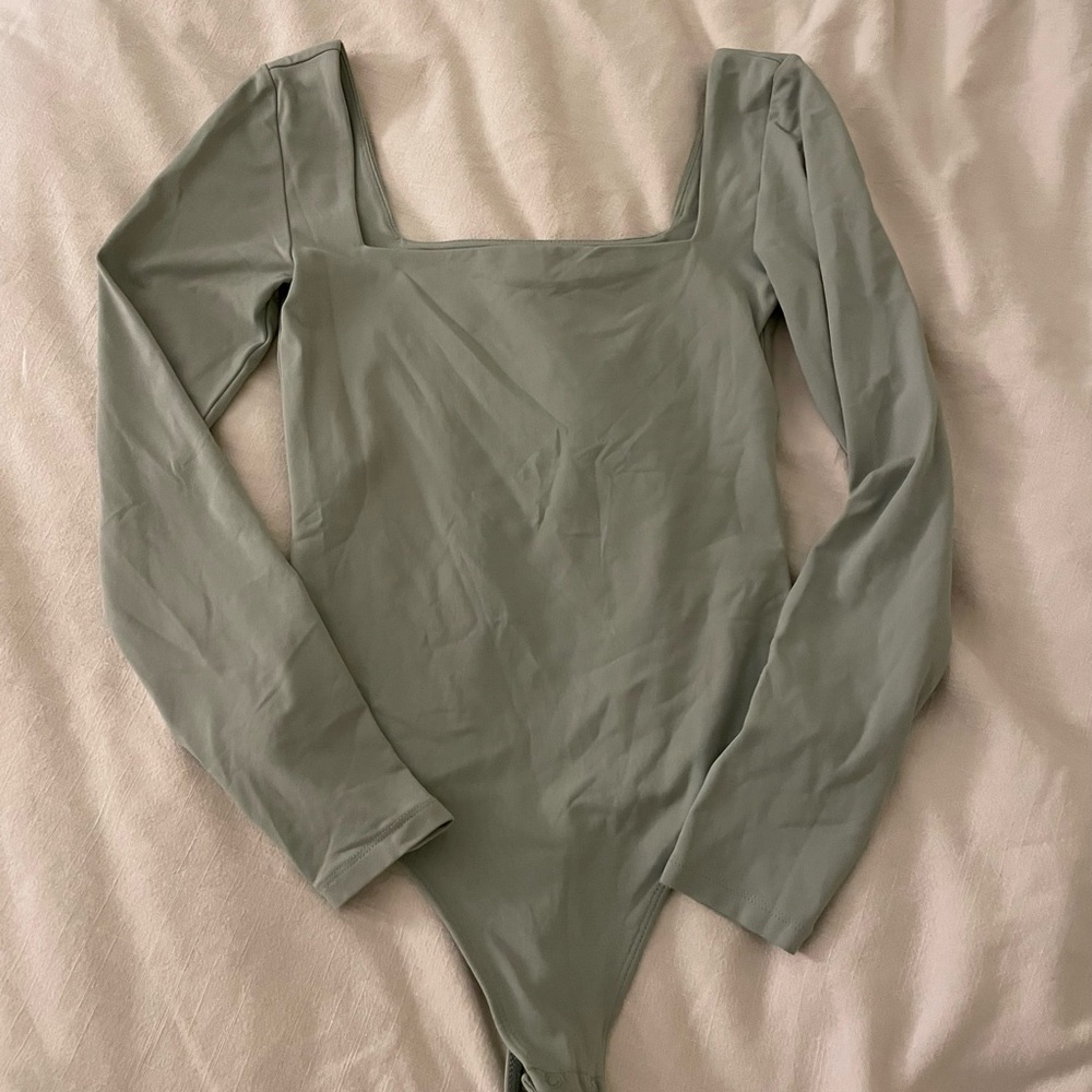 Aritzia Babaton Contour Square-neck long sleeve bodysuit in sage green